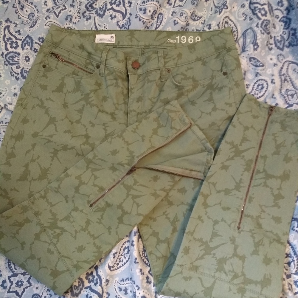 GAP denim legging jean, ankle-zip capri